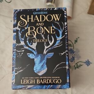 Shadow and Bone Trilogy Box Set